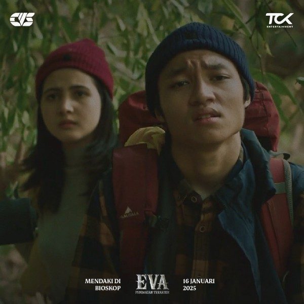 Bulan Sutena dan Kiesha Alvaro di Eva: Pendakian Terakhir (sumber: Citra Visual Sinema) Bulan Sutena dan Kiesha Alvaro di Eva: Pendakian Terakhir (sumber: Citra Visual Sinema)