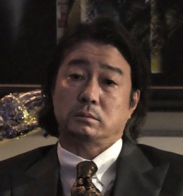 Koji Kato sebagai Bos (sumber: Shueisha/Toho)