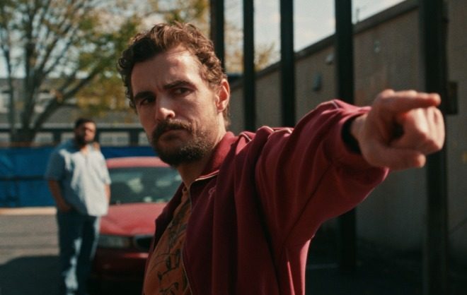Dave Franco di Idiots (2026) (sumber: IFC) Dave Franco di Idiots (2026) (sumber: IFC)