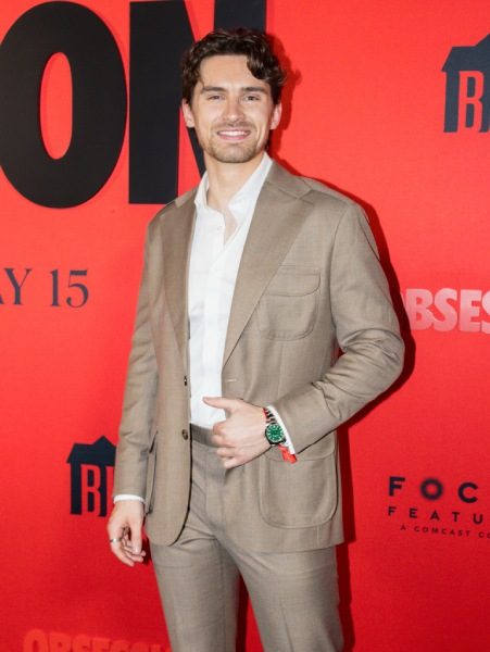 Michael Johnston (sumber: @obsessionthemovie/Instagram) Michael Johnston (sumber: @obsessionthemovie/Instagram)