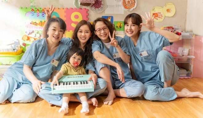Pemeran Sunshine Women?s Choir (sumber: Yilu Xixi/Jingtan Shiguang Film) Pemeran Sunshine Women?s Choir (sumber: Yilu Xixi/Jingtan Shiguang Film)