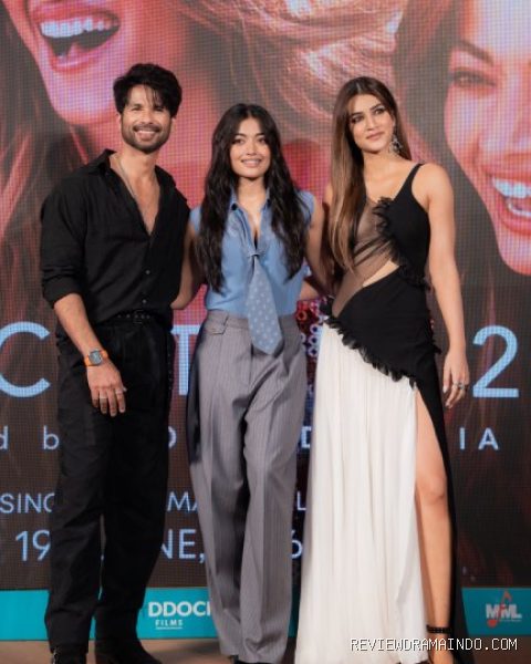 Shahid Kapoor, Rashmika Mandanna, Kriti Sanon – Pemeran Cocktail 2 (sumber: Luv Films/Maddock Films) Shahid Kapoor, Rashmika Mandanna, Kriti Sanon – Pemeran Cocktail 2 (sumber: Luv Films/Maddock Films)