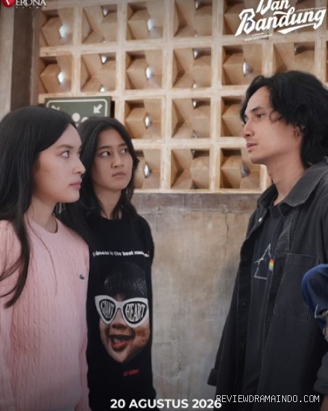 Shanna Shannon, Keisya Levronka, dan Samo Rafael di film Dan Bandung (sumber: Verona Films)