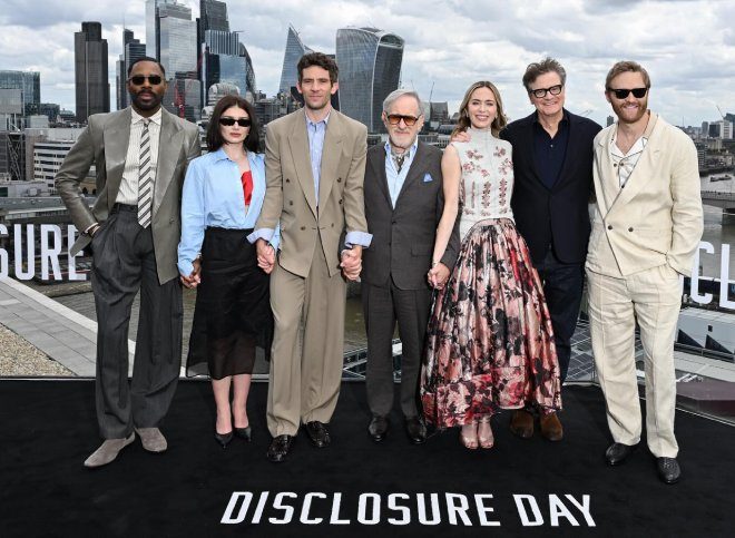 Sutradara dan Pemeran Disclosure Day (sumber: @disclosureday/Instagram) Sutradara dan Pemeran Disclosure Day (sumber: @disclosureday/Instagram)