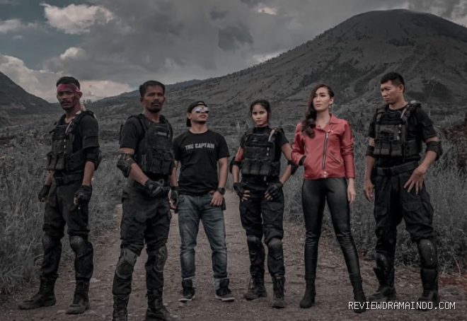 Pemeran Leave No One Behind di lokasi syuting (sumber: @tyara_vaneshaa/Instagram)