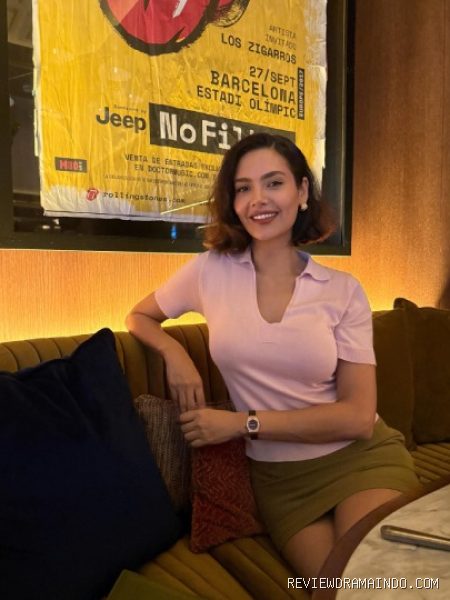 Esha Gupta (sumber: @egupta/Instagram) Esha Gupta (sumber: @egupta/Instagram)