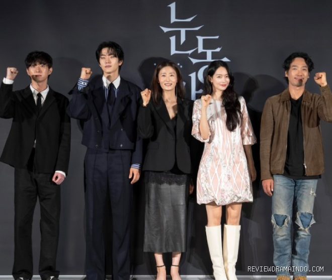 Sutradara Yeom Ji Ho, Lee Seung Ryong, Kim Young Ah, Shin Min Ah, dan Kim Nam Hee (sumber: By4m Studio)