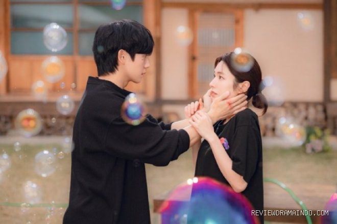 Jung Hae In dan Ha Young (sumber: Netflix)