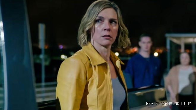 Rhea Seehorn di Pluribus (sumber: Apple TV) Rhea Seehorn di Pluribus (sumber: Apple TV)