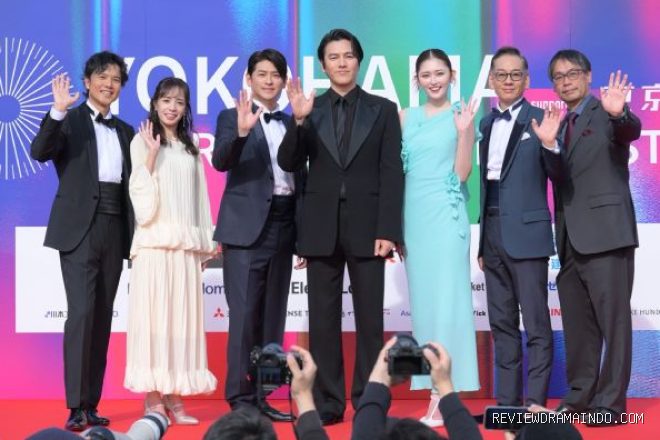 Sutradara (kanan) dan Pemeran Agito Psychic War (sumber: Toei Company) Sutradara (kanan) dan Pemeran Agito Psychic War (sumber: Toei Company)