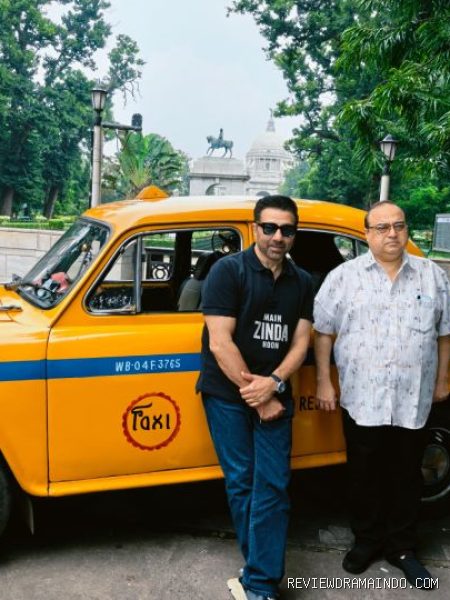 Sunny Deol dan sutradara Rajkumar Santoshi (sumber: @iamsunnydeol/Instagram) Sunny Deol dan sutradara Rajkumar Santoshi (sumber: @iamsunnydeol/Instagram)