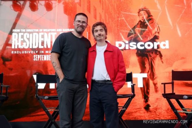 Sutradara Zach Cregger dan Austin Abrams (sumber: Sony Pictures)