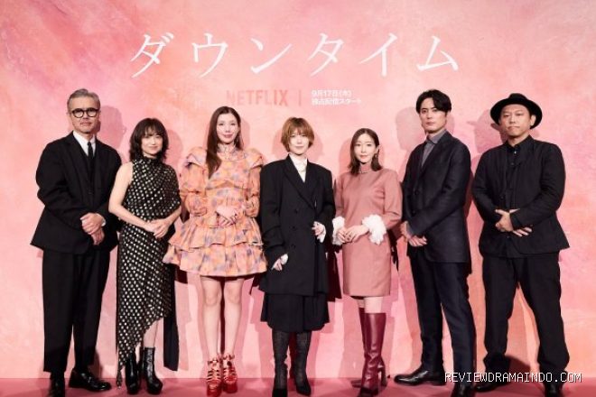 Pemeran Plastic Beauty dan Sutradara Yuki Saito (paling kanan) (sumber: Netflix)