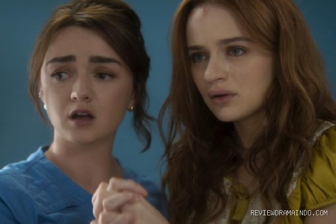 Maisie Williams dan Joey King (sumber: Warner Bros.