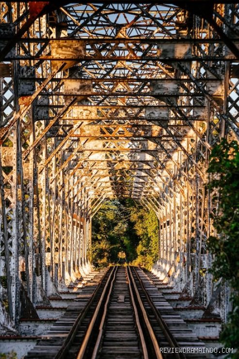 Penjelasan Ending Train Pembalasan Dendam Lintas Dunia Paralel Do Won dan Seo Kyung