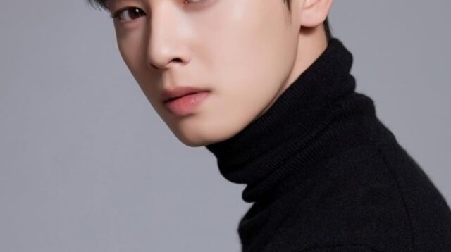 Photo by imdb.com - Perbedaan Karakter Cha Eun Woo di Drama Island vs Karakter Pendeta John di Webtoon Asli
