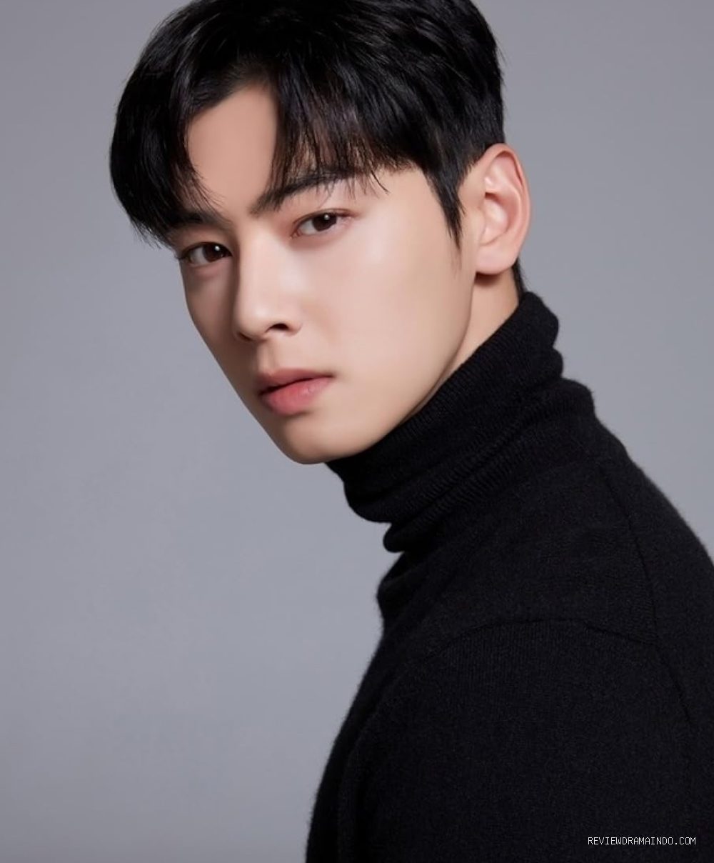 Photo by imdb.com - Perbedaan Karakter Cha Eun Woo di Drama Island vs Karakter Pendeta John di Webtoon Asli